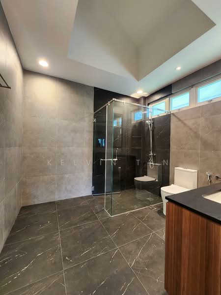 Frankel Estate, 9 Ettrick Terrace, 6 Bedrooms, 5,200 sqft, Semi-Detached House For Rent, by Kelvin Tan, 500125543 - Bathroom - PropertyGuru.com.sg