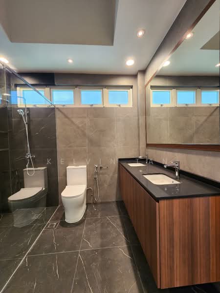 Frankel Estate, 9 Ettrick Terrace, 6 Bedrooms, 5,200 sqft, Semi-Detached House For Rent, by Kelvin Tan, 500125543 - Bathroom - PropertyGuru.com.sg