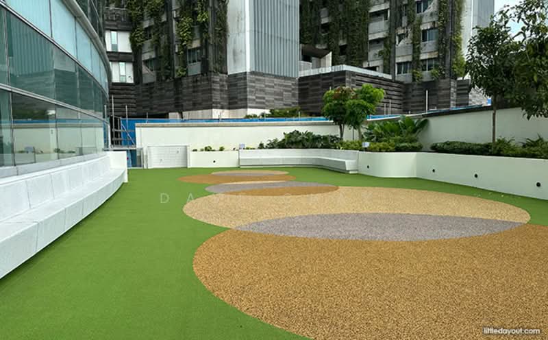 Cathay Building, 2 Handy Road, 158 sqft, Mall Shop For Rent, by Dave Chay, 500125560 - Exterior - CommercialGuru.com.sg