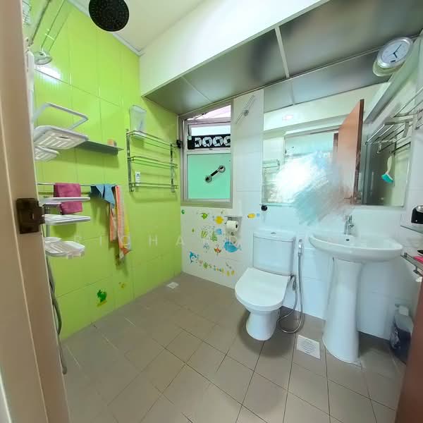 260A Kebun Baru Court, 260A Ang Mo Kio Street 21, 3 Bedrooms, 1,001 sqft, HDB Flat For Rent, by Richard Lam, 500125566 - Bathroom - PropertyGuru.com.sg