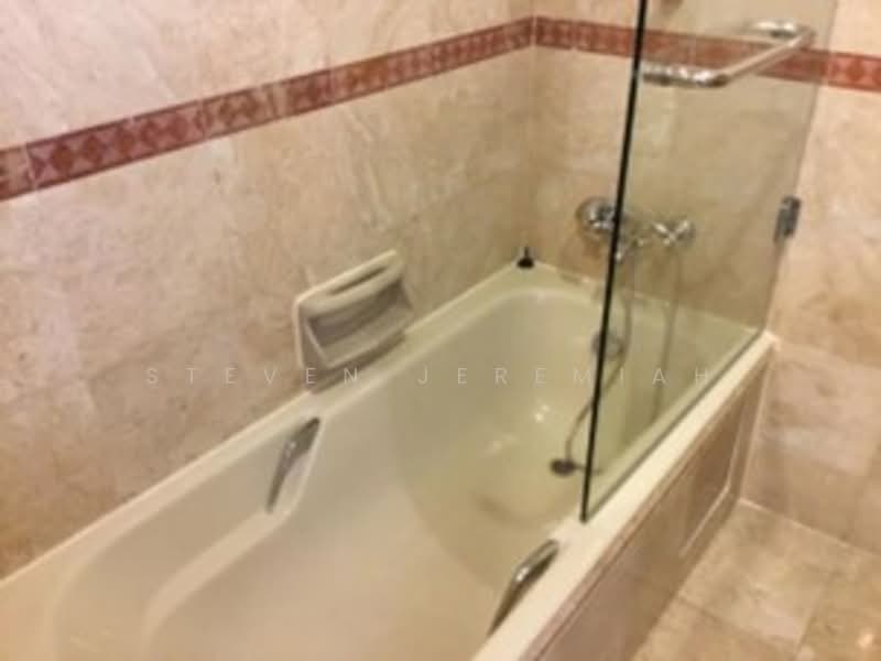 Leonie Condotel, 2 Leonie Hill Road, 4 Bedrooms, 2,722 sqft, Condominium For Rent, by Steven Jeremiah, 500125568 - Bathroom - PropertyGuru.com.sg