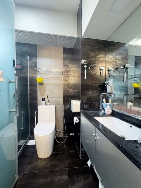 38D Bendemeer Road, 38D Bendemeer Road, 3 Bedrooms, 958 sqft, HDB Flat For Sale, by Desiree Leung, 500125572 - Master Bathroom - PropertyGuru.com.sg