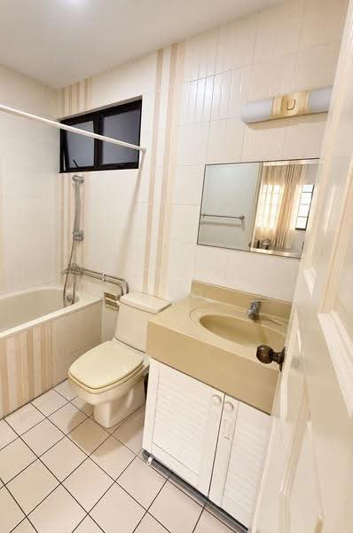 Limau Park, 22 Jalan Limau Bali, Bedok / Upper East Coast, 3 Bedrooms, 1,270 sqft, Condominium For Sale, by Aloysius Neo, 500125581 - Master bath - PropertyGuru.com.sg