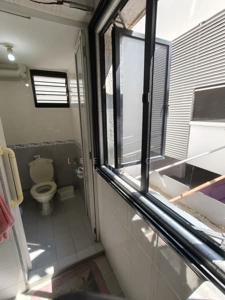 663 Buffalo Road, 663 Buffalo Road, 3 Bedrooms, 914 sqft, HDB Flat For Sale, by Lee Eng Chuan, 500125582 - Bathroom - PropertyGuru.com.sg