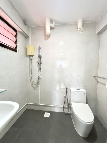 153 Bishan Street 13, 153 Bishan Street 13, 4 Bedrooms, 1,399 sqft, HDB Flat For Sale, by Wee Chiat Rechard Tan, 500125588 - Bathroom - PropertyGuru.com.sg