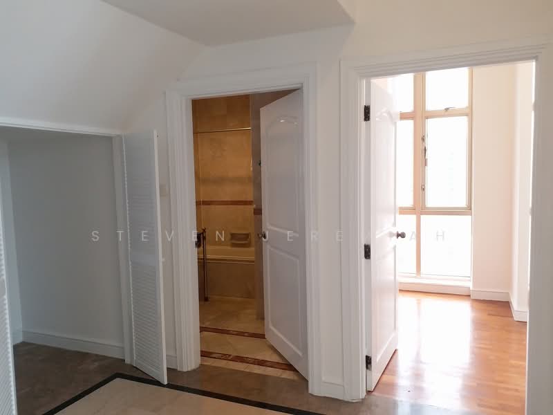 Leonie Condotel, 2 Leonie Hill Road, 4 Bedrooms, 2,980 sqft, Condominium For Rent, by Steven Jeremiah, 500125592 - Common Toilet and Bedroom 1 side by side - PropertyGuru.com.sg