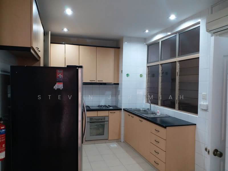 Leonie Condotel, 2 Leonie Hill Road, 4 Bedrooms, 2,980 sqft, Condominium For Rent, by Steven Jeremiah, 500125592 - Kitchen - PropertyGuru.com.sg