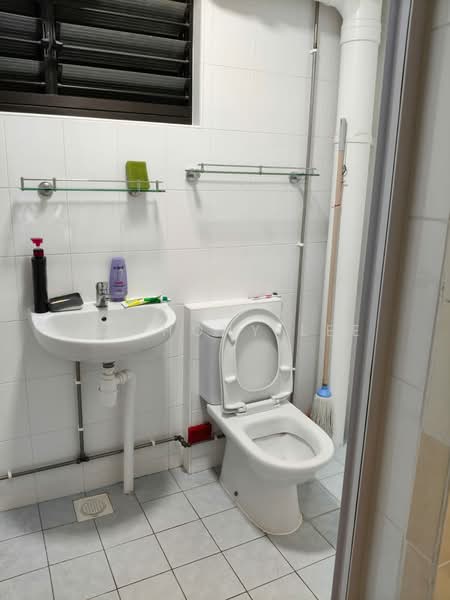 526 Hougang Avenue 6, 526 Hougang Avenue 6, Room Rental, 150 sqft, HDB Flat For Rent, by Anthony Lee, 500125597 - Bathroom - PropertyGuru.com.sg