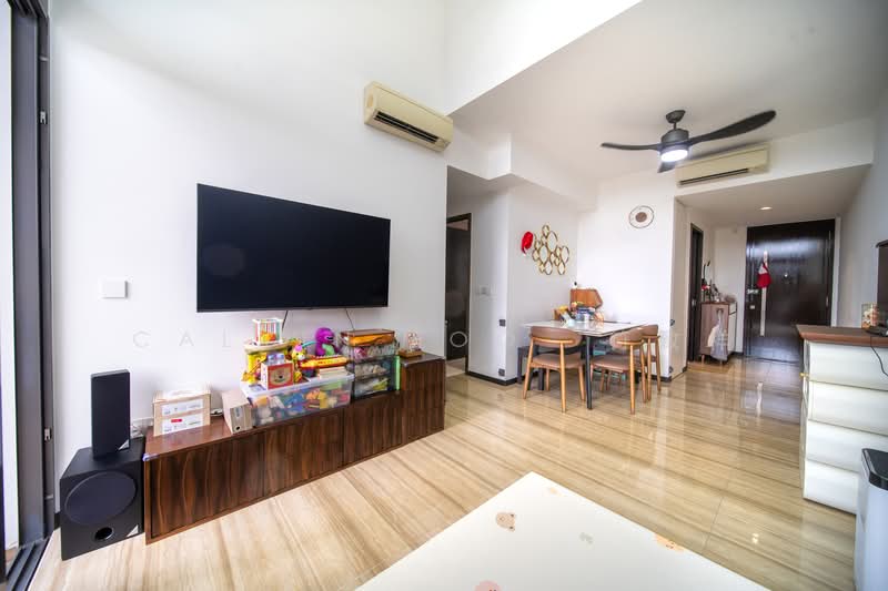 Sims Urban Oasis, 2 Sims Drive, 3 Bedrooms, 1,001 sqft, Condominium For Sale, by Calvin Foo  符致祥, 500125602 - Living Room - PropertyGuru.com.sg