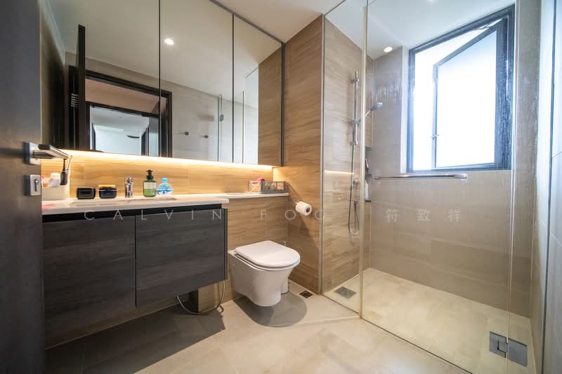 Sims Urban Oasis, 2 Sims Drive, 3 Bedrooms, 1,001 sqft, Condominium For Sale, by Calvin Foo  符致祥, 500125602 - Master Bathroom - PropertyGuru.com.sg