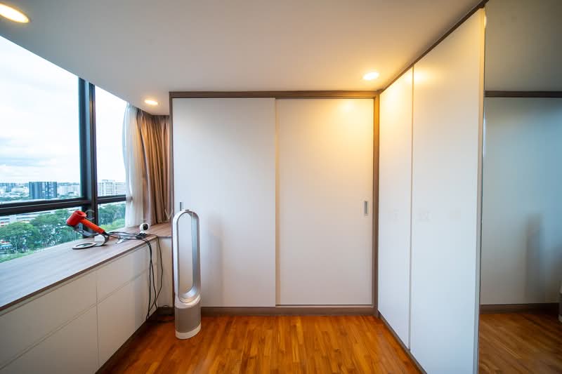 Sims Urban Oasis, 2 Sims Drive, 3 Bedrooms, 1,001 sqft, Condominium For Sale, by Calvin Foo  符致祥, 500125602 - Master Bedroom - PropertyGuru.com.sg
