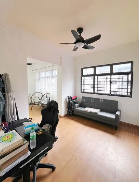 479C Yishun Street 42, 479C Yishun Street 42, 3 Bedrooms, 1,001 sqft, HDB Flat For Sale, by Ethan Goh, 500125612 - Living Room - PropertyGuru.com.sg