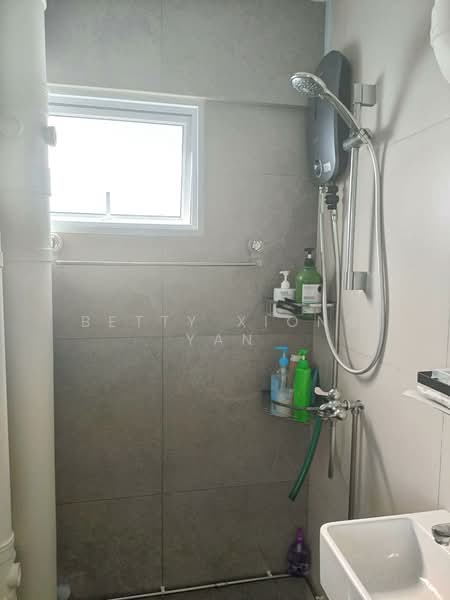 37 Chai Chee Avenue, 37 Chai Chee Avenue, Room Rental, 150 sqft, HDB Flat For Rent, by Betty Xiong Yan, 500125645 - Bathroom - PropertyGuru.com.sg