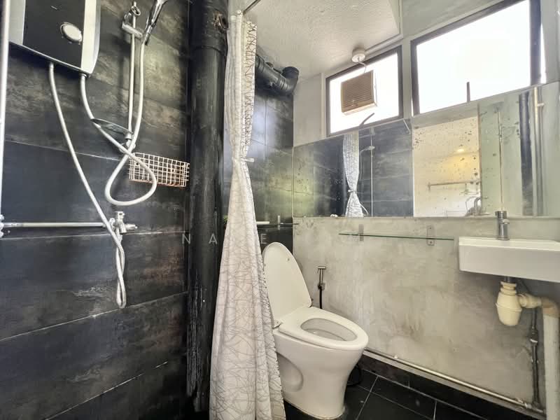 122 Geylang East Central, 122 Geylang East Central, 2 Bedrooms, 980 sqft, HDB Flat For Rent, by Nate Lim, 500125654 - Bathroom - PropertyGuru.com.sg