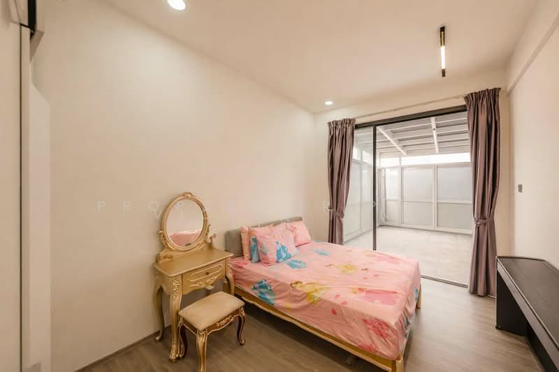 Super Rare Freehold Interterrace at Daisy Avenue, Daisy Avenue, 3 Bedrooms, 2,500 sqft, Terraced House For Sale, by Victor Tan, 500125656 - Bedroom - PropertyGuru.com.sg