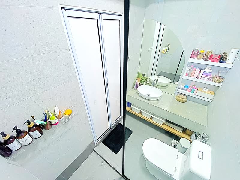 273D Jurong West Avenue 3, 273D Jurong West Avenue 3, 3 Bedrooms, 915 sqft, HDB Flat For Sale, by Eugene Chen, 500125663 - Bathroom - PropertyGuru.com.sg