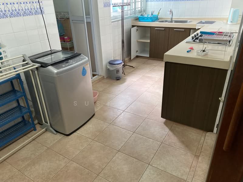 195 Pasir Ris Street 12, 195 Pasir Ris Street 12, 5 Bedrooms, 1,356 sqft, HDB Flat For Rent, by Susie Tay, 500125668 - Kitchen - PropertyGuru.com.sg