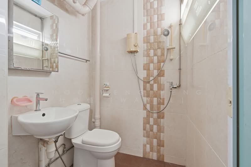 180 Bukit Batok West Avenue 8, 180 Bukit Batok West Avenue 8, 3 Bedrooms, 1,001 sqft, HDB Flat For Sale, by Thoo Weng Heng 杜咏恒 (Wayne), 500125679 - Bathroom - PropertyGuru.com.sg