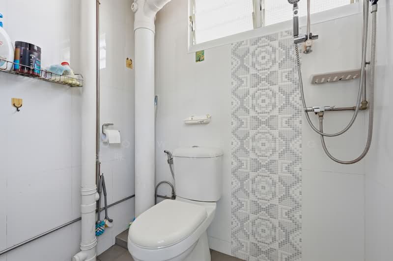 180 Bukit Batok West Avenue 8, 180 Bukit Batok West Avenue 8, 3 Bedrooms, 1,001 sqft, HDB Flat For Sale, by Thoo Weng Heng 杜咏恒 (Wayne), 500125679 - Bathroom - PropertyGuru.com.sg