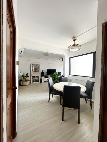 409 Yishun Ring Road, 409 Yishun Ring Road, 3 Bedrooms, 1,130 sqft, HDB Flat For Sale, by Zhuang Jieru, 500125682 - Dining Room - PropertyGuru.com.sg