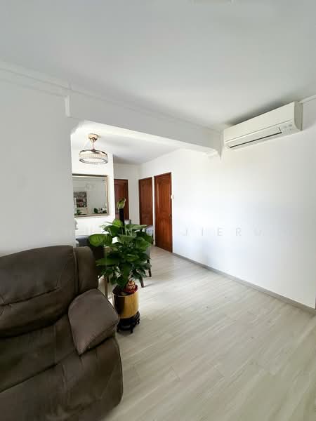 409 Yishun Ring Road, 409 Yishun Ring Road, 3 Bedrooms, 1,130 sqft, HDB Flat For Sale, by Zhuang Jieru, 500125682 - Living Room - PropertyGuru.com.sg
