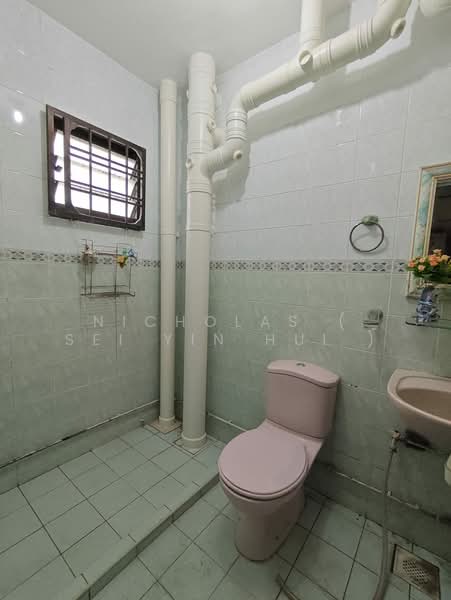 660C Jurong West Street 64, 660C Jurong West Street 64, 2 Bedrooms, 1,184 sqft, HDB Flat For Rent, by Nicholas ( SEI YIN HUI ), 500125684 - Bathroom - PropertyGuru.com.sg