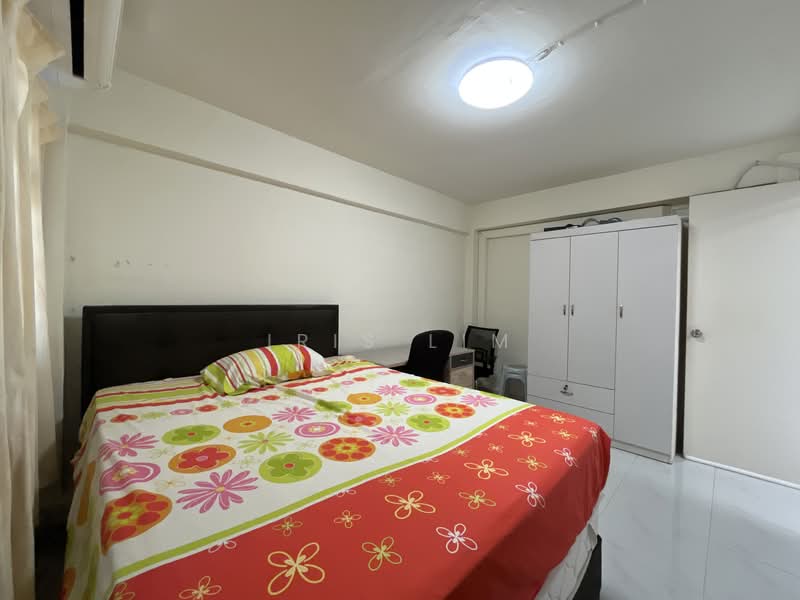 233 Lorong 8 Toa Payoh, 233 Lorong 8 Toa Payoh, 2 Bedrooms, 710 sqft, HDB Flat For Sale, by Iris Lim, 500125697 - Bedroom with Aircon - PropertyGuru.com.sg