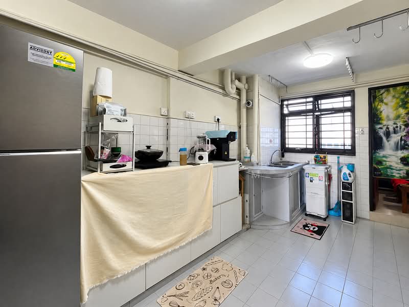 233 Lorong 8 Toa Payoh, 233 Lorong 8 Toa Payoh, 2 Bedrooms, 710 sqft, HDB Flat For Sale, by Iris Lim, 500125697 - Kitchen - PropertyGuru.com.sg