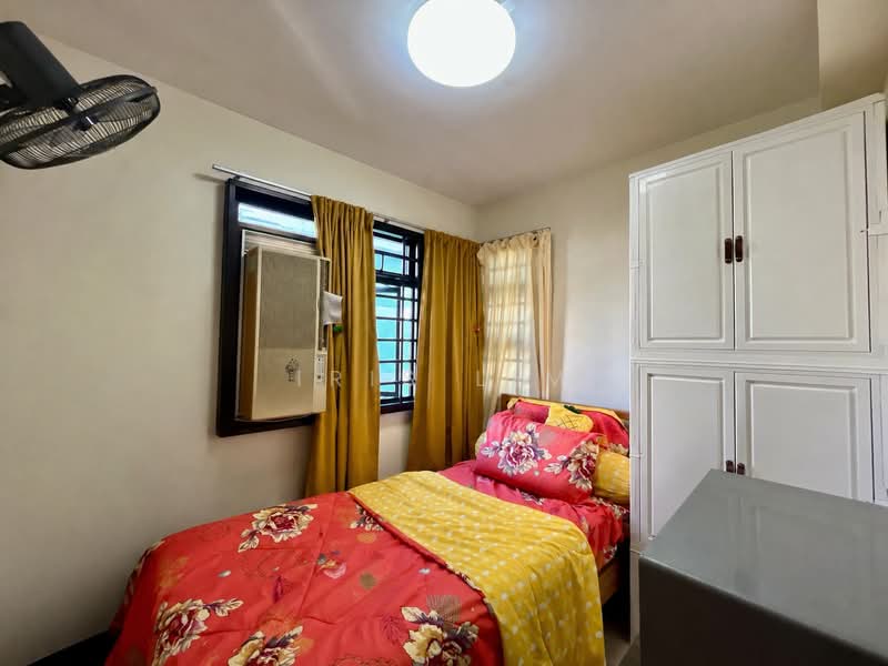 233 Lorong 8 Toa Payoh, 233 Lorong 8 Toa Payoh, 2 Bedrooms, 710 sqft, HDB Flat For Sale, by Iris Lim, 500125697 - Utility Room with Aircon - PropertyGuru.com.sg