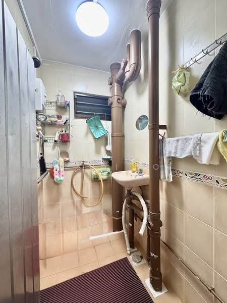 35 Bedok South Avenue 2, 35 Bedok South Avenue 2, Room Rental, 150 sqft, HDB Flat For Rent, by Heidi Ho, 500125707 - Bathroom - PropertyGuru.com.sg