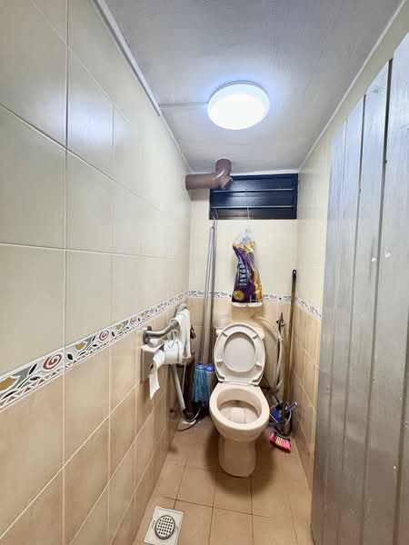 35 Bedok South Avenue 2, 35 Bedok South Avenue 2, Room Rental, 150 sqft, HDB Flat For Rent, by Heidi Ho, 500125707 - Bathroom - PropertyGuru.com.sg