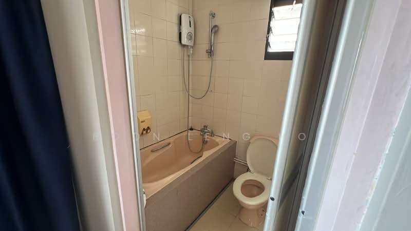 59B Geylang Bahru, 59B Geylang Bahru, 3 Bedrooms, 1,313 sqft, HDB Flat For Sale, by Boon Leng Ho, 500125714 - Bathroom - PropertyGuru.com.sg