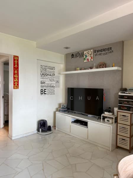 304 Jurong East Street 32, 304 Jurong East Street 32, 3 Bedrooms, 1,012 sqft, HDB Flat For Sale, by Jean Chua, 500125728 - Living Room - PropertyGuru.com.sg