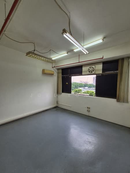 no gst! window unit with rooms! (aljunied)!, walking distance to aljunied mrt station!, 1,150 sqft, Light Industrial (B1) For Rent, by Joel Yong, 500125729 - CommercialGuru.com.sg