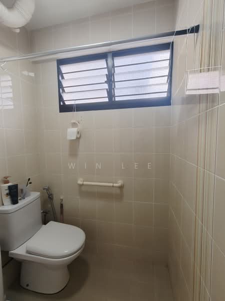 711 Hougang Avenue 2, 711 Hougang Avenue 2, 3 Bedrooms, 980 sqft, HDB Flat For Sale, by Win Lee, 500125734 - Bathroom - PropertyGuru.com.sg