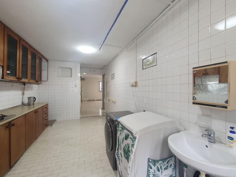711 Hougang Avenue 2, 711 Hougang Avenue 2, 3 Bedrooms, 980 sqft, HDB Flat For Sale, by Win Lee, 500125734 - Kitchen - PropertyGuru.com.sg