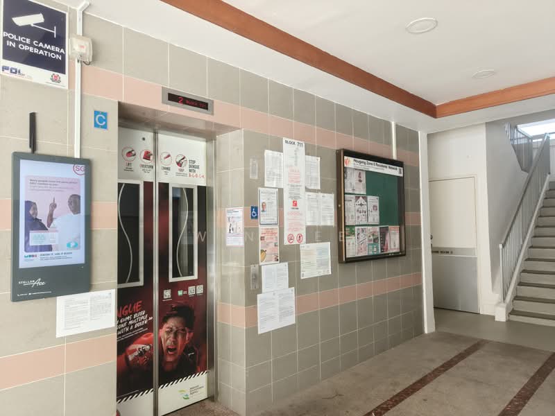 711 Hougang Avenue 2, 711 Hougang Avenue 2, 3 Bedrooms, 980 sqft, HDB Flat For Sale, by Win Lee, 500125734 - Corridor - PropertyGuru.com.sg