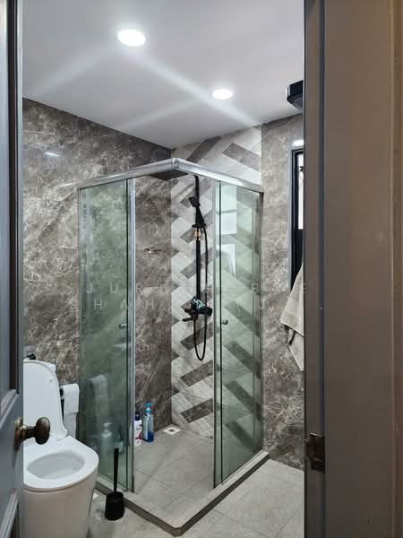 Villa Verde, Verde Grove, 3 Bedrooms, 3,320 sqft, Terraced House For Sale, by Juriah Bte Shahri (Julia), 500125737 - Bathroom - PropertyGuru.com.sg