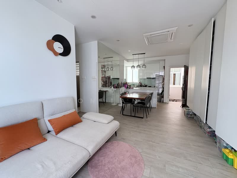 East Shine, 57 Lorong Melayu, 3 Bedrooms, 1,055 sqft, Apartment For Rent, by Baron Tan 陈鼎超, 500125754 - Living Room - PropertyGuru.com.sg