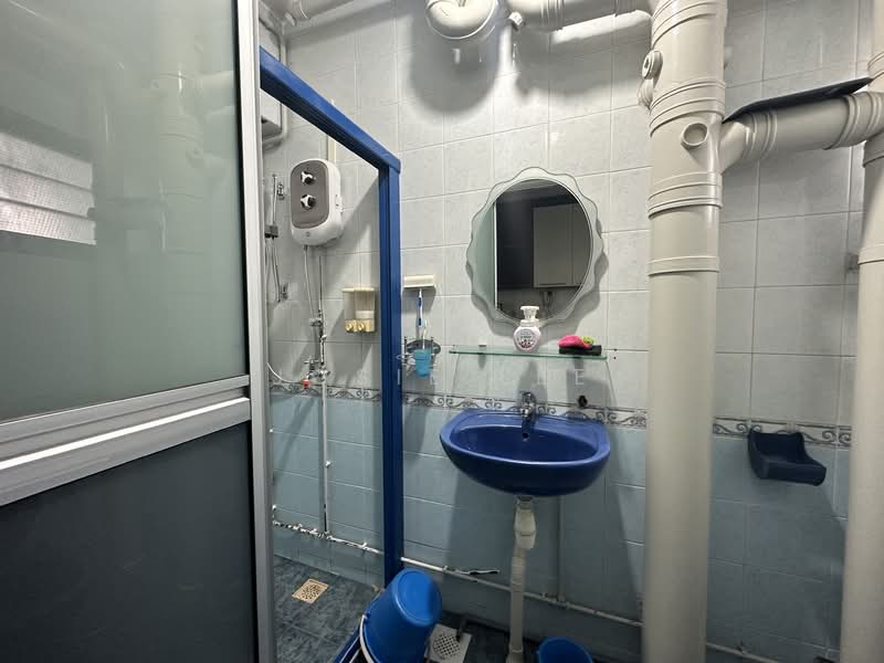 276C Jurong West Street 25, 276C Jurong West Street 25, 2 Bedrooms, 1,194 sqft, HDB Flat For Rent, by Josie Lee, 500125803 - Bathroom - PropertyGuru.com.sg