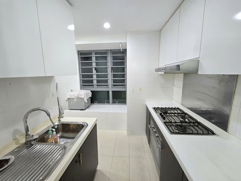 Waterfront Waves, 768 Bedok Reservoir Road, 3 Bedrooms, 1,281 sqft, Condominium For Sale, by Sharlyn Neo, 500125823 - Kitchen - PropertyGuru.com.sg