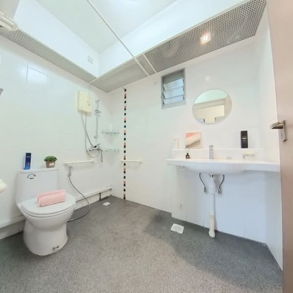 273A Punggol Place, 273A Punggol Place, 3 Bedrooms, 1,001 sqft, HDB Flat For Sale, by Ashley Huang, 500125829 - Common Bathroom - PropertyGuru.com.sg