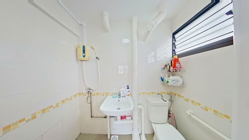 227 Jurong East Street 21, 227 Jurong East Street 21, 3 Bedrooms, 1,292 sqft, HDB Flat For Sale, by Isabelle Loo, 500125834 - Bathroom - PropertyGuru.com.sg