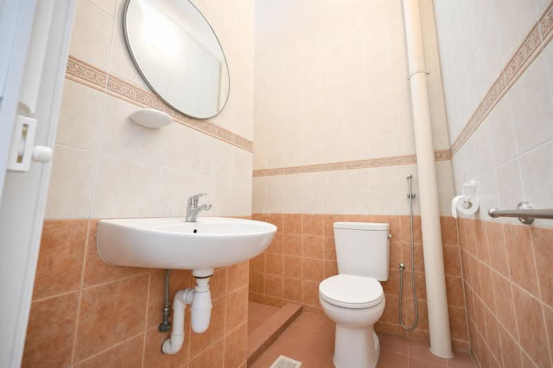 ☎️ADELYN 9325❤️❤️9988✨⭐️LENTOR ESTATE⭐️✨OWN A LANDED HOME NOW!!!, , 4 Bedrooms, 2,380 sqft, Terraced House For Sale, by Adelyn Khoo, 500125855 - Bathroom - PropertyGuru.com.sg