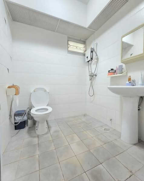 446 Yishun Avenue 11, 446 Yishun Avenue 11, 2 Bedrooms, 721 sqft, HDB Flat For Sale, by Melina Yap, 500125863 - Bathroom - PropertyGuru.com.sg