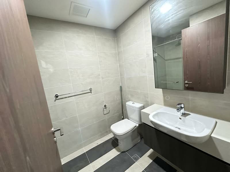 Parc Riviera, 101 West Coast Vale, 2 Bedrooms, 603 sqft, Condominium For Sale, by Rosalind Teo, 500125875 - Bathroom - PropertyGuru.com.sg