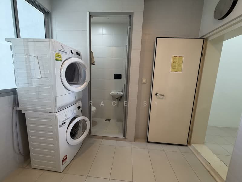 Grange Infinite, 27 Grange Road, 3 Bedrooms, 2,368 sqft, Condominium For Rent, by Grace Sy, 500125878 - yard - PropertyGuru.com.sg