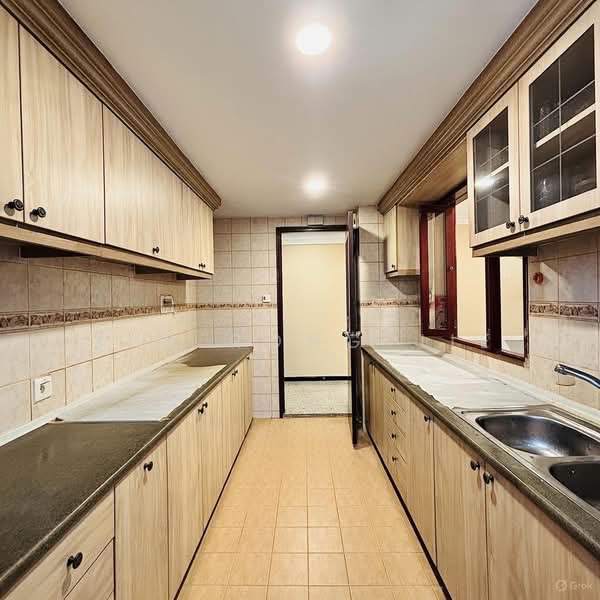 Stratford Court, 41A Bedok Ria Crescent, 3 Bedrooms, 1,346 sqft, Condominium For Sale, by Lim Rong Jie, 500125883 - Kitchen - PropertyGuru.com.sg