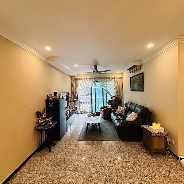 Stratford Court, 41A Bedok Ria Crescent, 3 Bedrooms, 1,346 sqft, Condominium For Sale, by Lim Rong Jie, 500125883 - Living Room - PropertyGuru.com.sg