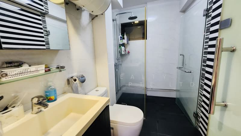95 Havelock Road, 95 Havelock Road, 3 Bedrooms, 1,270 sqft, HDB Flat For Sale, by MARTIN, 500125891 - Bathroom - PropertyGuru.com.sg